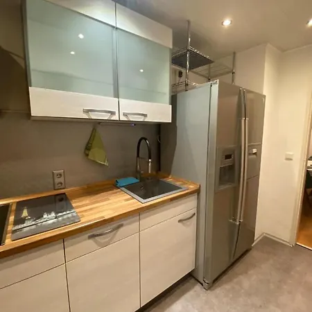 International 5 Apartmán
