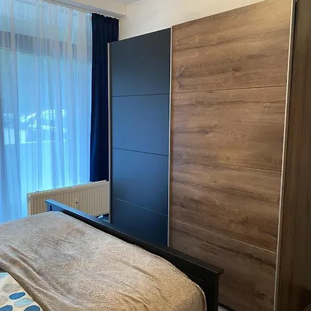 International 5 Apartment *