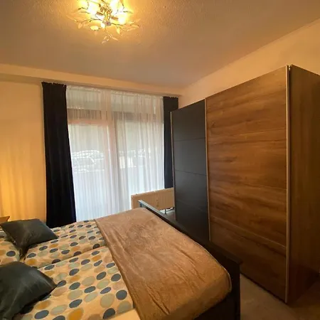 International 5 Apartmán *